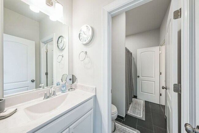 Building Photo - 5808 Savannah Dr