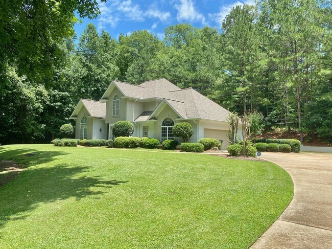 Building Photo - Spacious 5BR Home on 2 Acres in North Columbus – Pet Friendly!