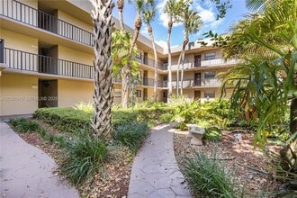 Building Photo - 10855 SW 112th Ave