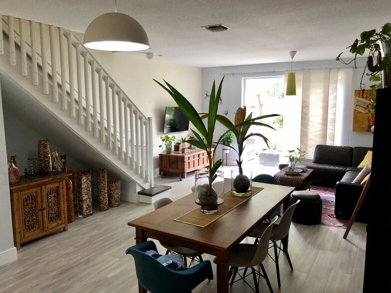 Building Photo - 2233 Ensenada Terrace