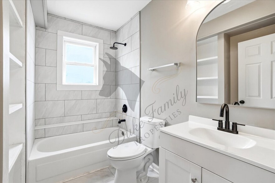 Building Photo - 608 N Queen St