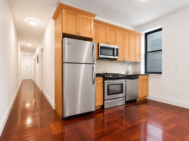 Building Photo - 609 W 137th St