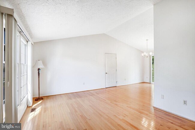 Building Photo - 1803 E Beech Rd