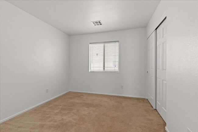 Building Photo - Single Story 3 Bedroom Home with Beautiful Backyard Space