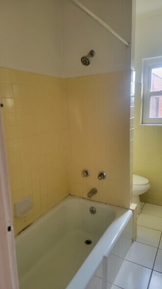 Building Photo - 18 Melba Pl