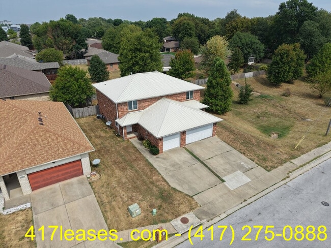 Building Photo - 1257 E Lakewood St