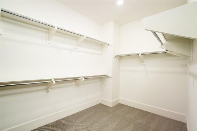 Building Photo - 5192 Goldenrod Cir