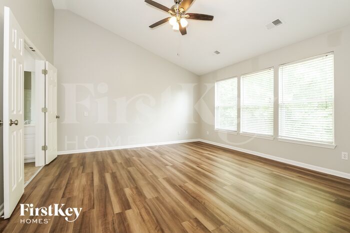 Building Photo - 914 NE 93rd Ct