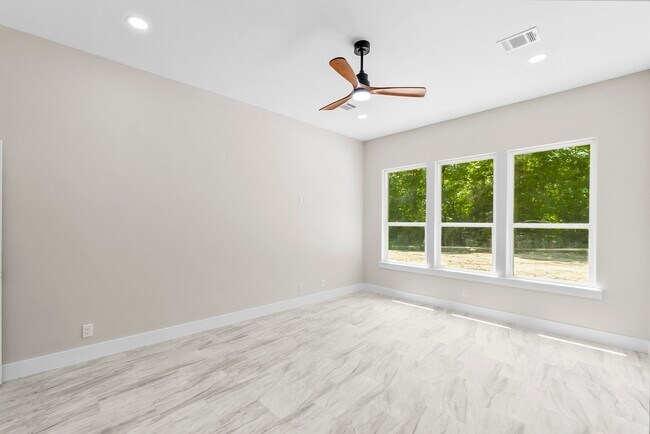 Building Photo - 244 Fawn Dr