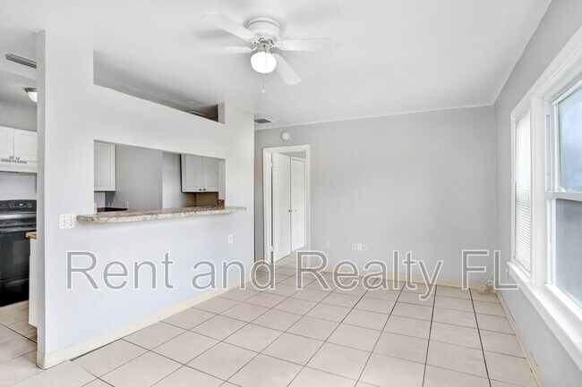 Building Photo - 827 Paris Ave S