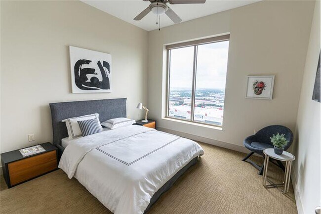 Building Photo - 1401 McKinney St