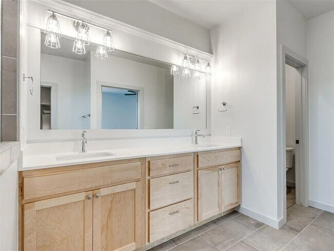 Building Photo - 4601 Olivera St