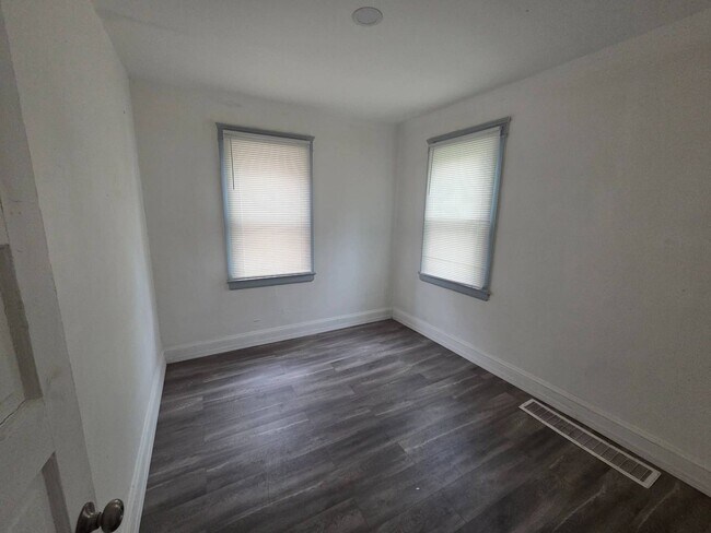Building Photo - 15322 Yorick Ave