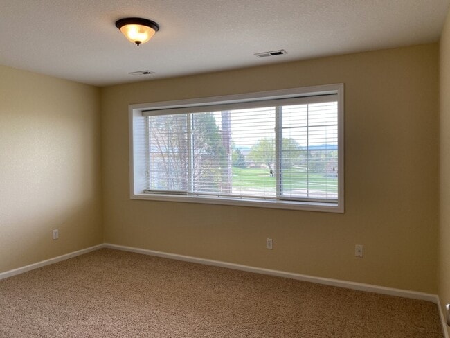 Building Photo - 5742 Crestwood Dr