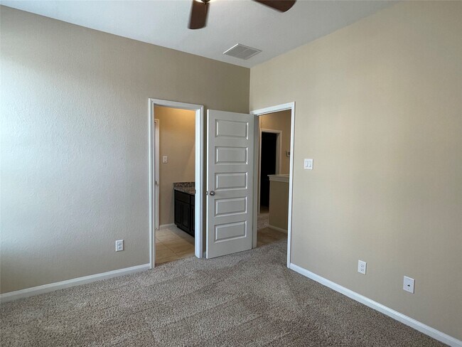 Building Photo - 10418 Quiet Courtyard Rd