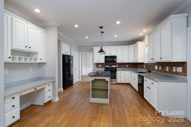 Building Photo - 604 Queenswater Ln