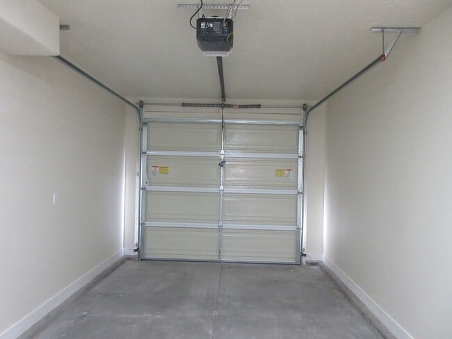 Building Photo - Move-In Discount! 2 Bedroom + Den/Office 2...