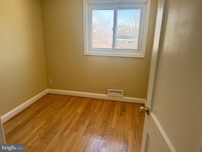 Building Photo - 7442 Forrest Ave