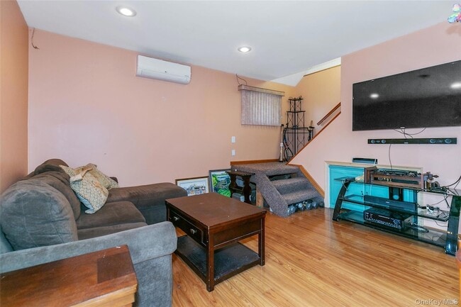 Building Photo - 7 Suffolk Rd