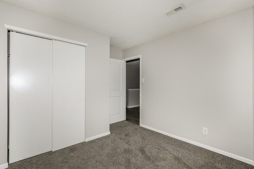Building Photo - 2371 Summerwood Ln