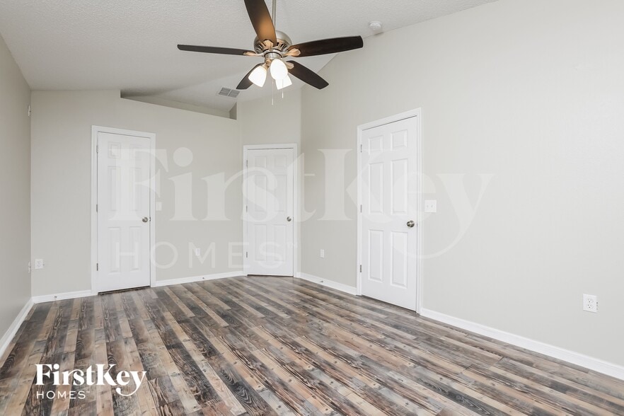 Building Photo - 662 Armadillo Dr