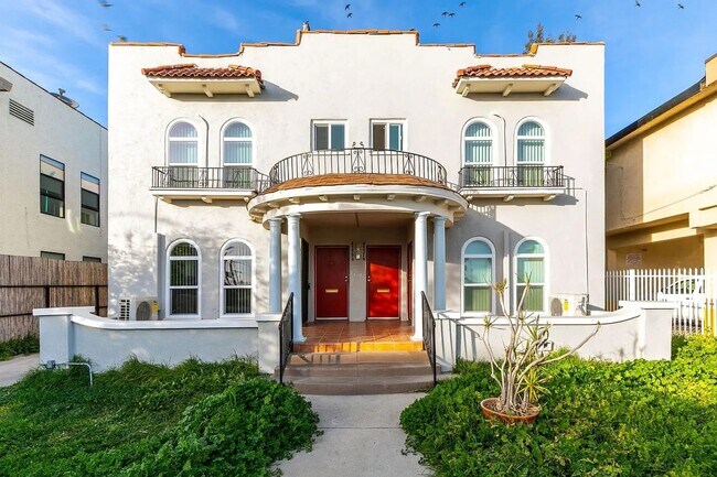 Building Photo - Bright and airy 2-bedroom 2-bath in Mid- City