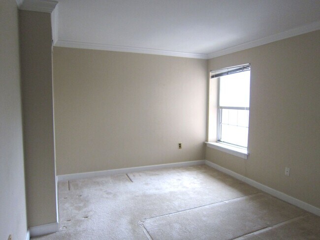 Building Photo - Conveniently located near Tysons, Metrobus, the Toll Road, and West Falls Metro.