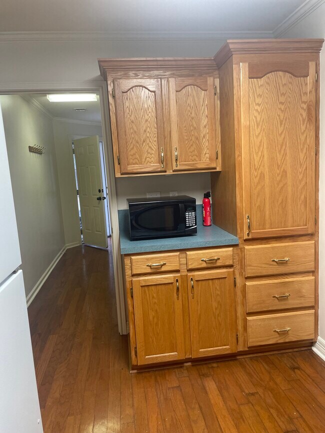 Building Photo - 617 N State St