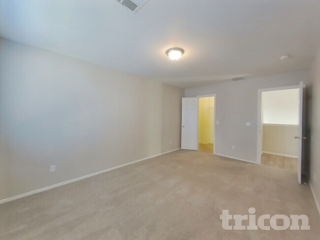 Building Photo - 5871 E Everhart Ln