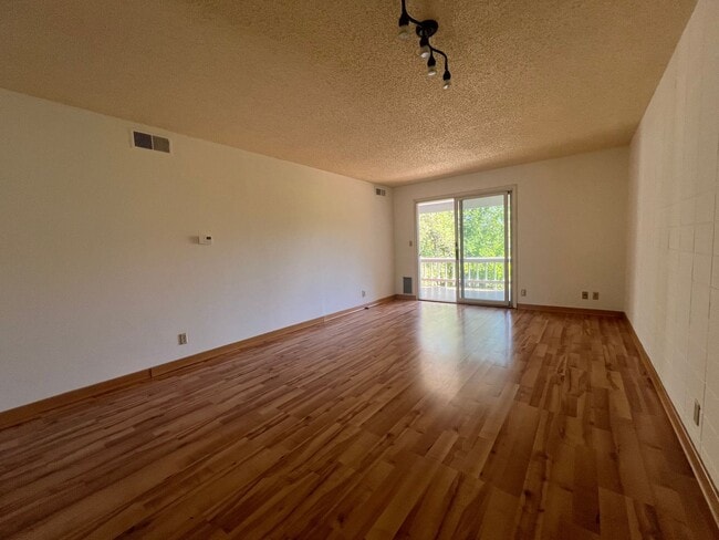 Building Photo - Serene two bedroom condo near Oak Knoll Golf Course | Available Now
