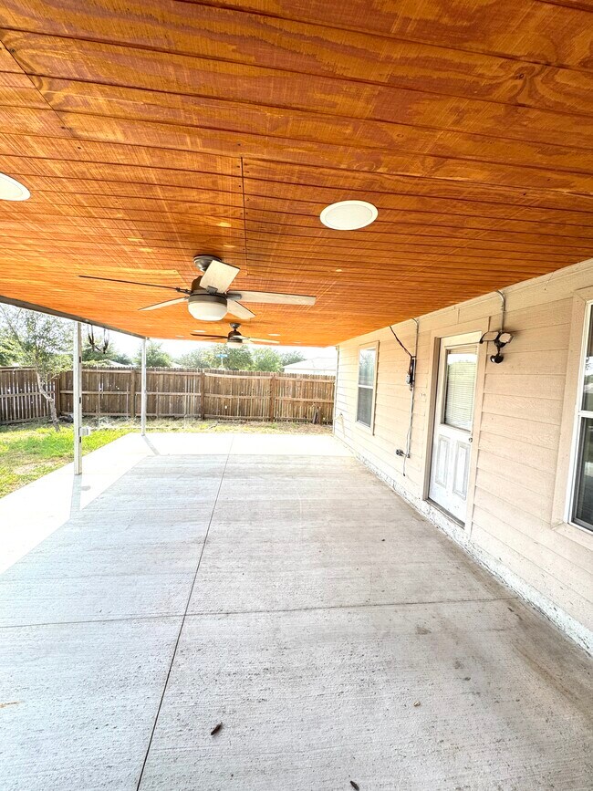 Building Photo - 11474 Country Canyon