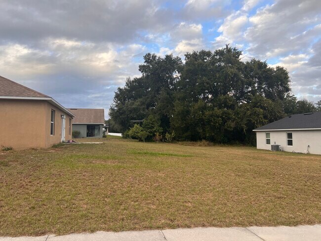 Building Photo - 1500 Kayuni Dr