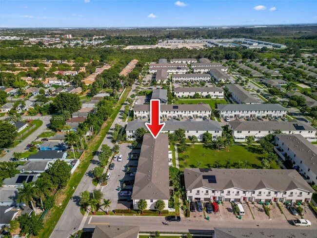 Building Photo - 757 SW 11th St