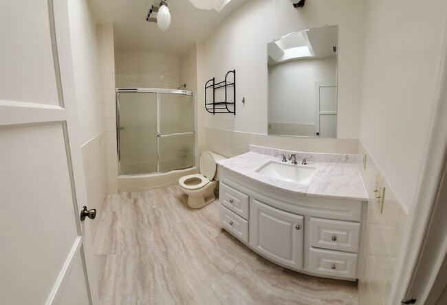 Building Photo - 8437 Naylor Ave