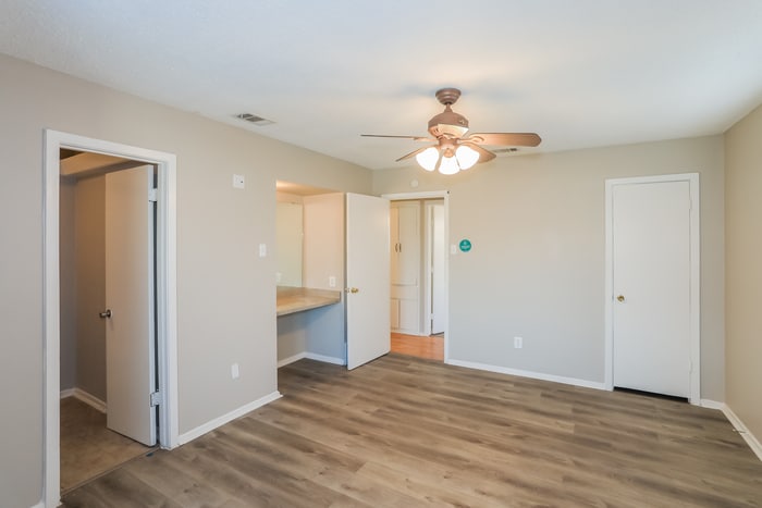 Building Photo - 2614 Chevy Chase Dr