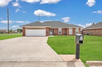 Building Photo - 1500 Sommerset Pl