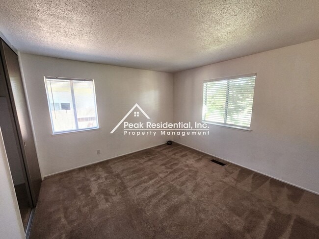 Building Photo - Spacious Arden Area 3bd/2ba Duplex with Garage