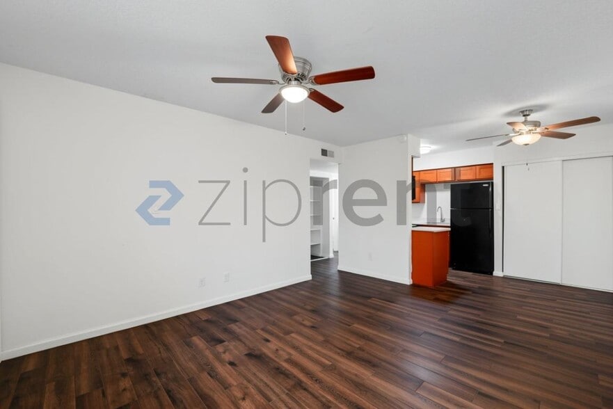 Building Photo - Unit 310