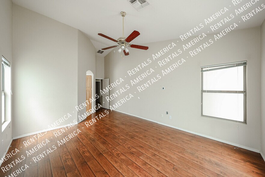 Building Photo - 1623 E Wildhorse Pl