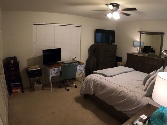 Building Photo - 2121 Quail Hollow Dr
