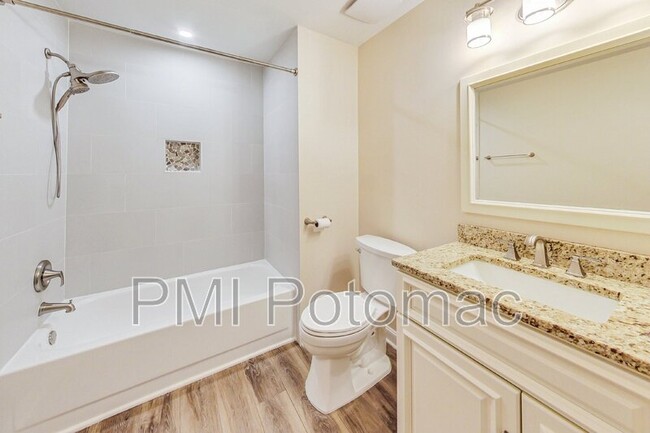 Building Photo - 10301 Westridge Dr