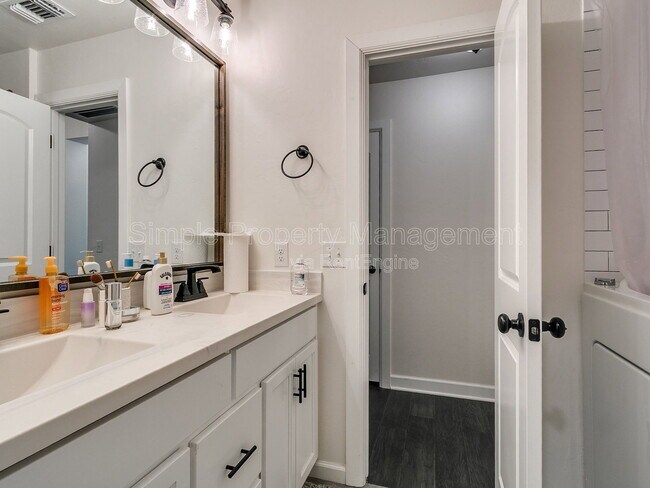 Building Photo - 18008 Jimenez Dr