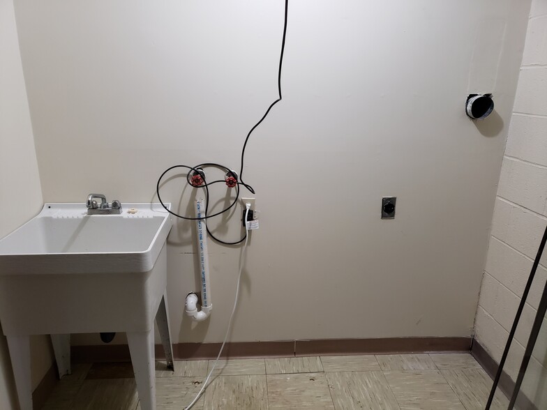 utility & laundry area - 37 4th Ave