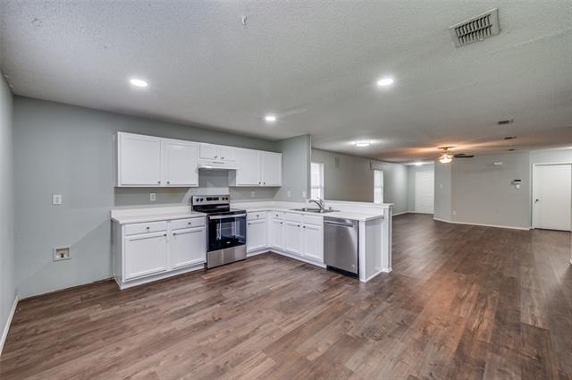 Building Photo - 8405 Seven Oaks Ln