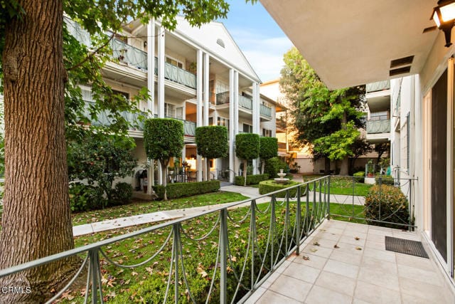 Building Photo - 1233 N Columbus Ave