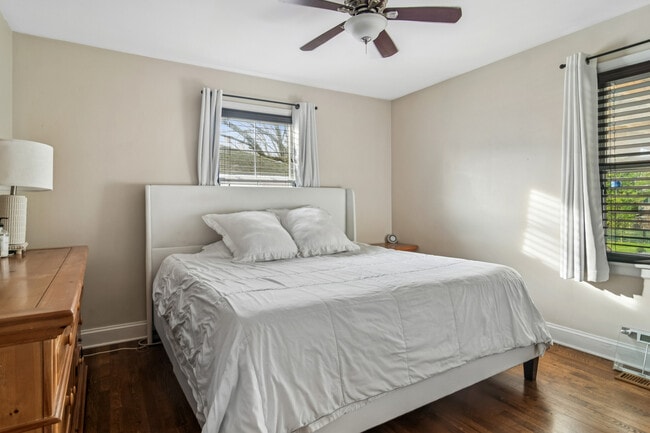 Building Photo - 102 S Ashland Ave