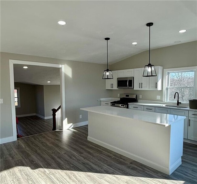 Building Photo - 28 Kitchener St