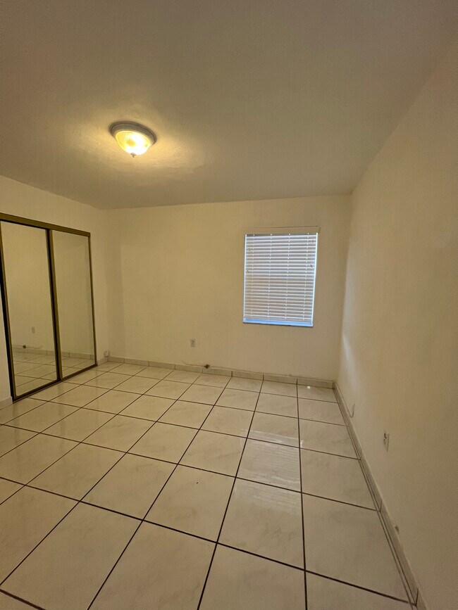 Building Photo - 2498 SW 17th Ave