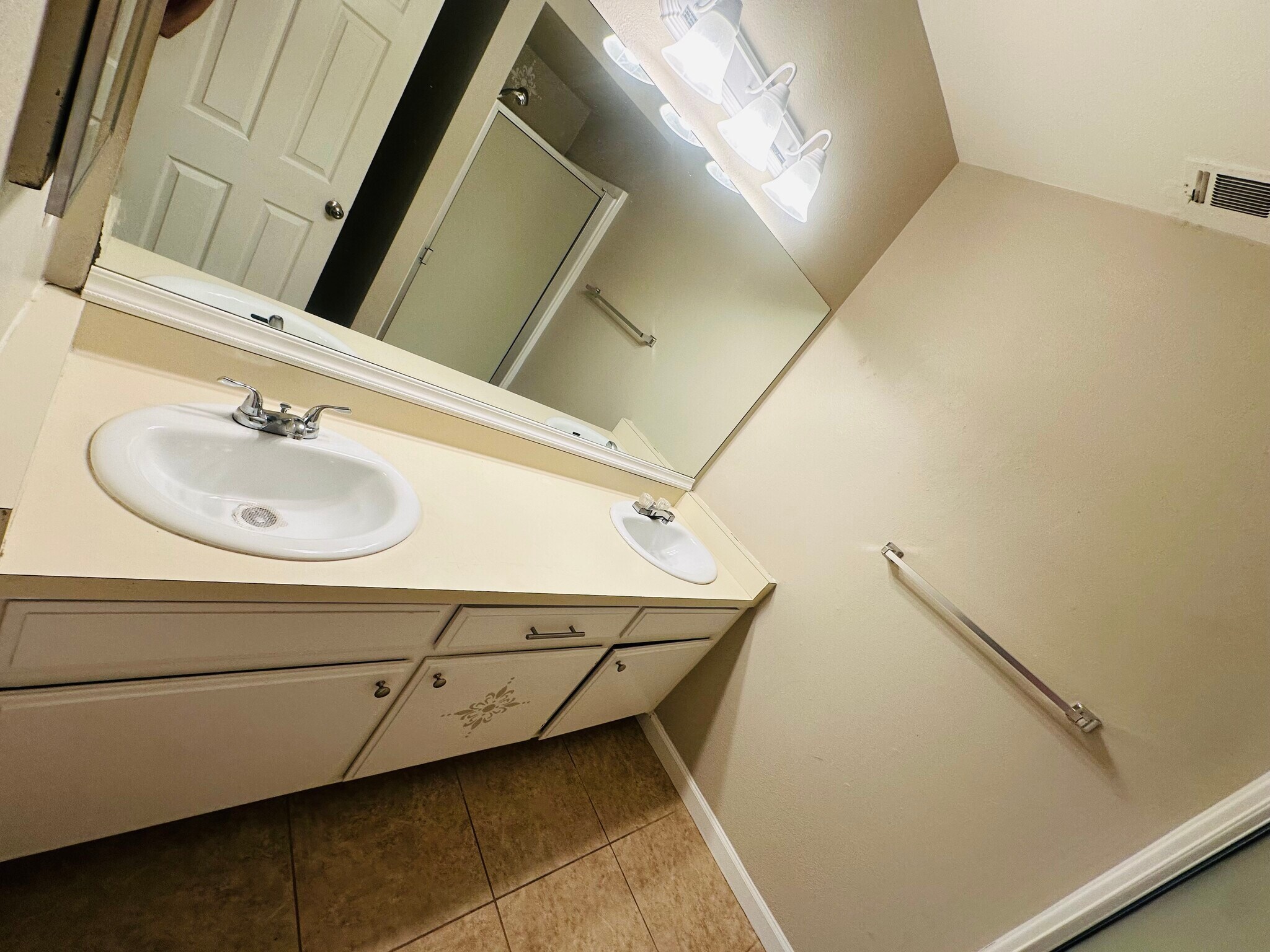 Building Photo - 6005 Hill Dale Ct