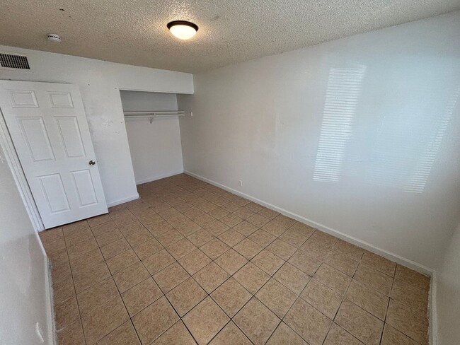 Building Photo - 520 S 13th St